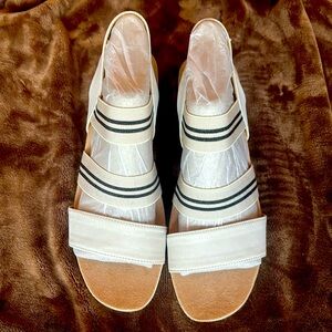 Lifestride wedge sandal size 9.5 new